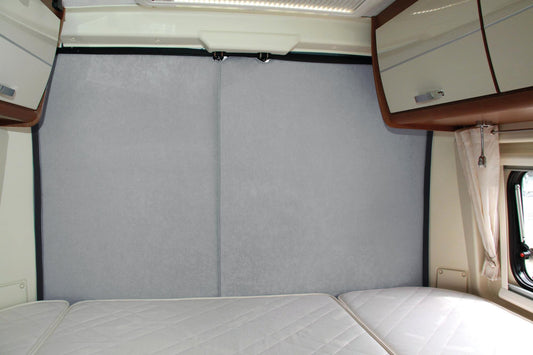 Isolergardin. Delad modell. Ljusgrå.